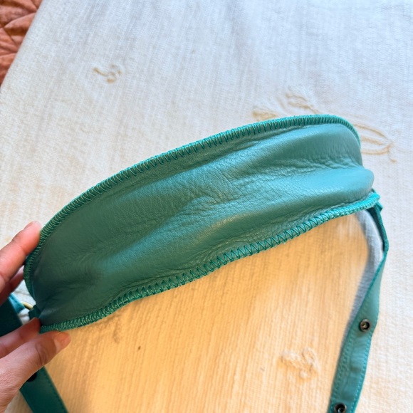 Lyons Teal Leather Biggie Bee Crossbody Sling Bag Purse 1.5L - Picture 12 of 16